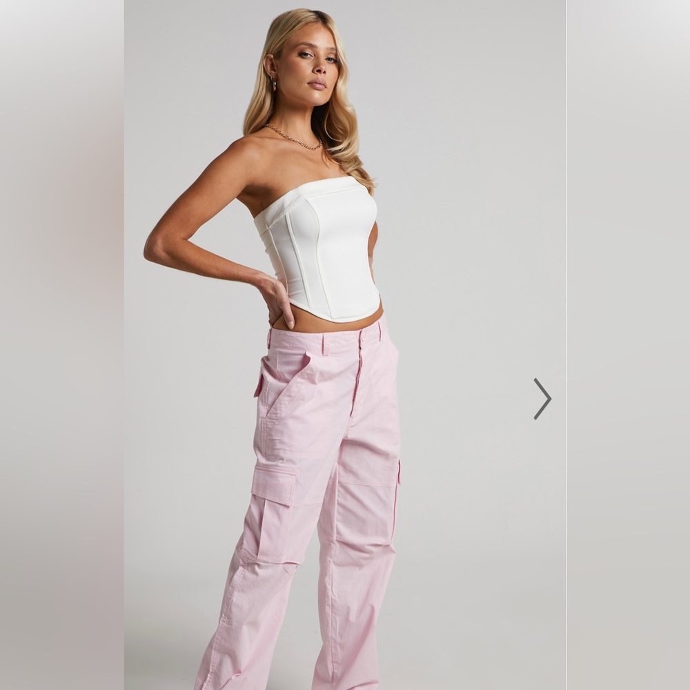 Gorgeous light pink cargo pants!